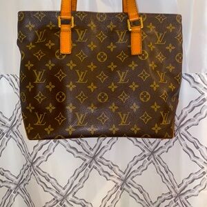 Beautiful Louis Vuitton bag like new with Dust Bag 💓it’s a Classy one !